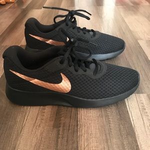 WOMEN’s NIKE SHOES